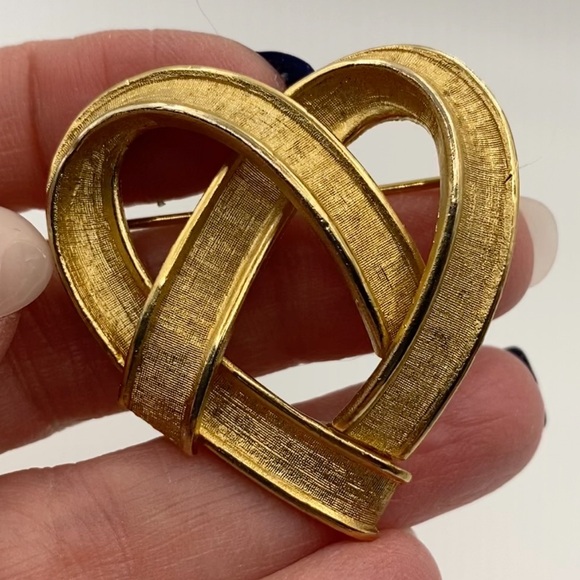 💛HP💛 Coro Pegasus Modernist Gold Tone Heart Brooch Brushed Textured Vintage - Picture 3 of 7